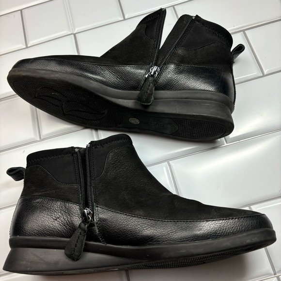 Nurture Vanica‎ Women's Black Leather Side Zipper Ankle Bootie Size 8.5M - Picture 9 of 12